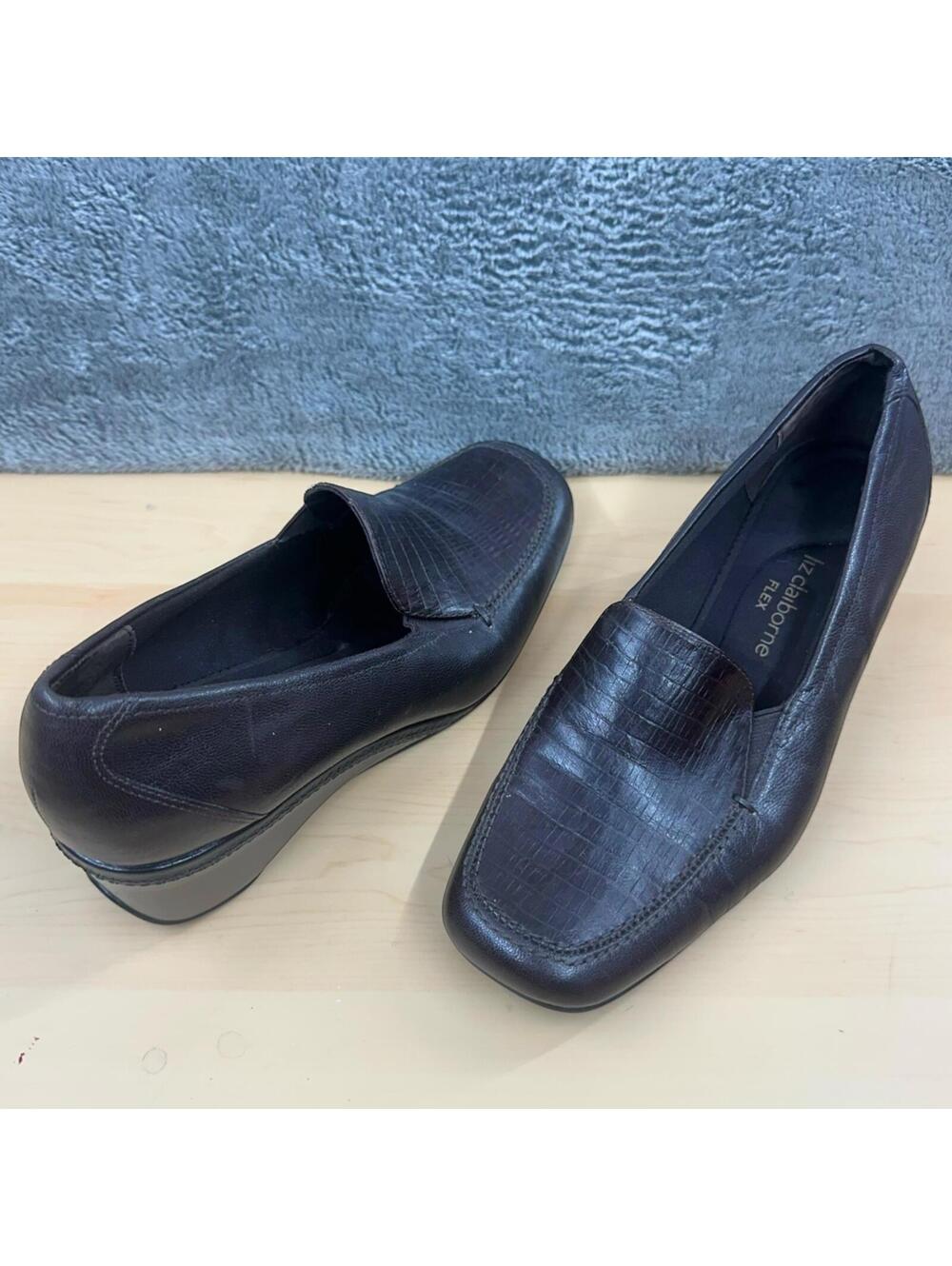 Liz Claiborne Croc Embossed Wedge Loafers Brown Leather Classic Comfort

Step up